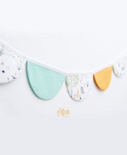 Guirlande demies lunes Petite Nature personnalisable (vert d'eau, jaune moutarde, motifs chats et nature) Guirlande demies lunes Petite Nature personnalisable (vert d'eau, jaune moutarde, motifs chats et nature)