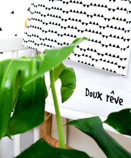 Edredon Imagine (blanc avec petits triangles noirs et touches de doré) Doux rêve