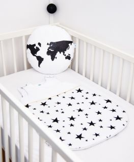 Coussin World (blanc et mappemonde noire) et Gigoteuse Rock Star