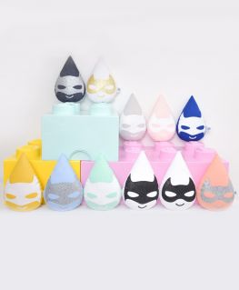 Coussin Super Minis (en forme de goutte d'eau et au masque de super héros minibat et minicat) différents coloris